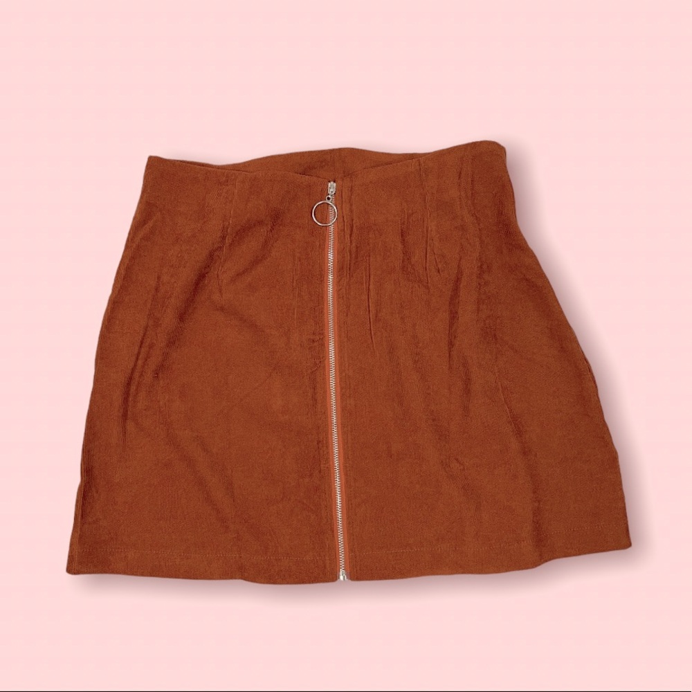 Corduroy Zipper Front Mini Skirt
Rust Brown / Size 12-XL
